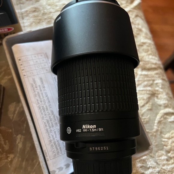 Nikon Red Camera W/ AF-S Nikkor 10-55MM 1:3.5-5.6GII, 70-300MM & MANY EXTRAS!!!! - Picture 16 of 16